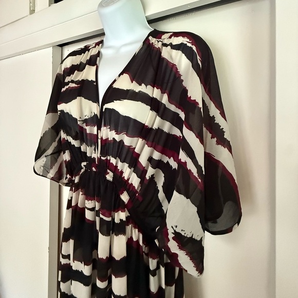 H&M Black, White, and Red Patterned Maxi Dress - Picture 2 of 5